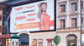 Chodakowska motywuje w wielkim stylu ? dosłownie! BIZNES, Media i PR - Do końca listopada Ewa Chodakowska będzie motywować do działania na jednej z łódzkich ulic. Konkretnie, na muralu, który pojawił się w samym centrum miasta. Ta wyjątkowa realizacja to efekt wspólnej akcji trenerki z marką Adidas Adipower.