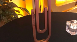 Kampania ?Zdobądź pracę marzeń z EF? ? nagrodzona na Złote Spinacze 2018 BIZNES, Media i PR - Kampania ?Zdobądź pracę marzeń z EF? Education First zdobyła brązowego spinacza. Jedyny Spinacz 2018 przyznany w kategorii Turystyka i Rekreacja jest nasz.