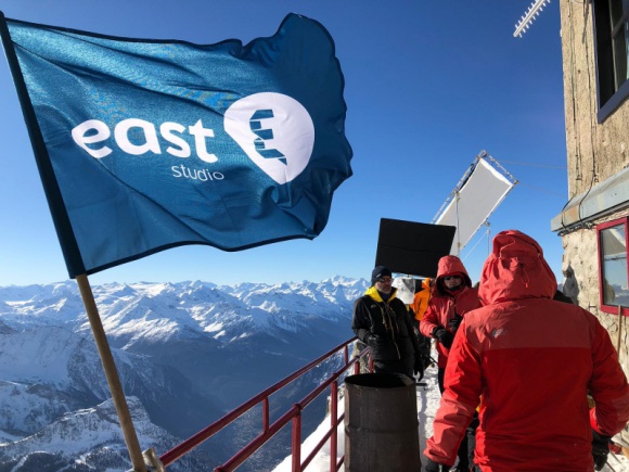 Twórcy ?Broad Peak? zakończyli właśnie kolejną transzę zdjęć do filmu BIZNES, Kultura - Ekipa East Studio zakończyła kolejną transzę zdjęć do filmu ?Broad Peak? w reżyserii Leszka Dawida. W Alpach padł właśnie ostatni klaps. Na producentów czekają jeszcze sceny w Polsce, m.in w Zakopanem i w Warszawie.