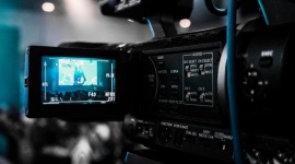 5 książek, których ekranizacje zobaczymy w 2019 Film, LIFESTYLE - Coraz częściej w kinach możemy zobaczyć ekranizacje znanych książek, najczęściej tych, które okrzyknięto mianem bestsellera. Przedstawiamy 5 pozycji książkowych, które w tym roku będziemy mogli zobaczyć na dużym ekranie.