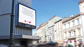 Życzenia na cyfrowym ekranie, czyli o digitalowej akcji OOH od Jet Line BIZNES, Media i PR - Z okazji Dnia Kobiet, 8 marca agencja reklamowa Jet Line przeprowadziła interaktywną kampanię skierowaną do wszystkich pań. Akcja polegała na publikacji życzeń przesyłanych przez uczestników zabawy na cyfrowych ekranach LED.