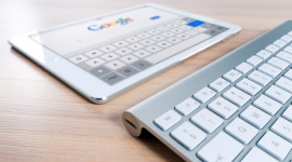 Google przechodzi na first price auction BIZNES, Media i PR - W ostatnich tygodniach Google poinformował, że do końca roku przejdzie na model pierwszej ceny tzw. first price auction. Dlaczego jeden z największych globalnych dostawców SSP podjął decyzję o zmianie w tym momencie?