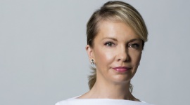 Kiedy umowa o świadczenie usług może zostać zakwalifikowana jako umowa o pracę? BIZNES, Media i PR - Umowa o pracę gwarantuje pracownikowi duże zabezpieczenie socjalne w postaci płatnych urlopów, wynagrodzenia za okres choroby i wiele innych. Dla pracodawcy wiąże się to jednak z dużymi nakładami finansowymi, np. składki ZUS.