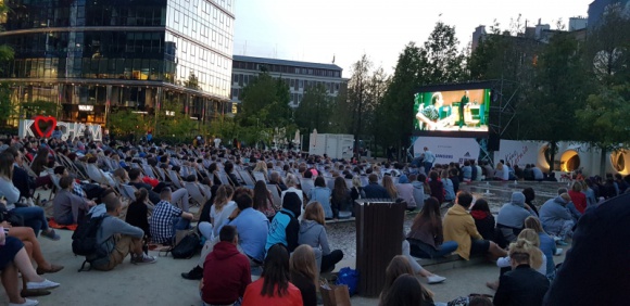 Kino letnie na Placu Europejskim BIZNES, Kultura - Sierpień pod znakiem kina letniego: ?Free Solo: ekstremalna wspinaczka?, ?Morderstwo w Orient Expressie? i ?Rio?
