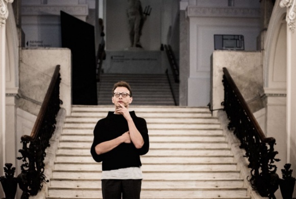 Spektakl Teatru Żydowskiego ?Proszę bardzo? w Zachęcie BIZNES, Kultura - Teatr Żydowski rozpocznie sezon dawno niegranym spektaklem ?Proszę bardzo? w reż. Wiktora Rubina. Premiera odbyła się ponad rok temu w Narodowej Galerii Sztuki Zachęta.