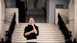 Spektakl Teatru Żydowskiego ?Proszę bardzo? w Zachęcie BIZNES, Kultura - Teatr Żydowski rozpocznie sezon dawno niegranym spektaklem ?Proszę bardzo? w reż. Wiktora Rubina. Premiera odbyła się ponad rok temu w Narodowej Galerii Sztuki Zachęta.