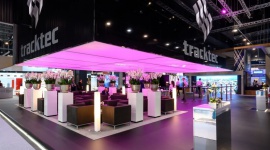 Track Tec z najatrakcyjniejszym stoiskiem na Targach TRAKO BIZNES, Media i PR - W czasie tegorocznej edycji Targów Kolejowych TRAKO doceniono eleganckie i funkcjonalne stoisko targowe Grupy Track Tec, zlokalizowane tradycyjnie w centralnym miejscu Centrum Wystawienniczo-Kongresowe AMBEREXPO w Gdańsku.
