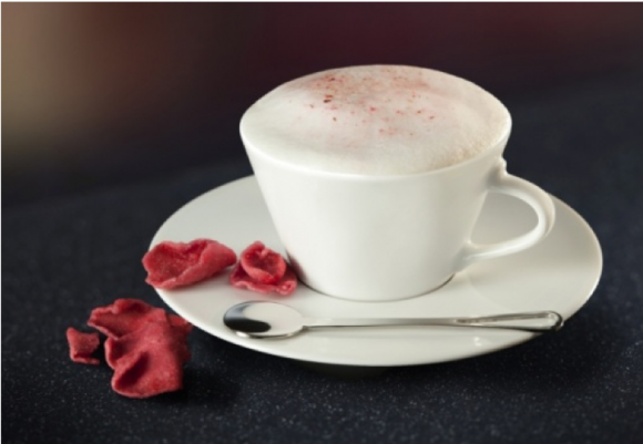 CAPUCCINO U TIFFANY?EGO W STREFIE NESPRESSO FPFF W GDYNI 2019 Film, LIFESTYLE - Nespresso jest idealną kawą do rozmów o filmie, dlatego podczas FPFF w Gdyni w Teatrze Muzycznym została przygotowana specjalna Strefa Nespresso dla gości, którzy nie wyobrażają sobie dnia bez mocnego espresso lub aromatycznego latte.