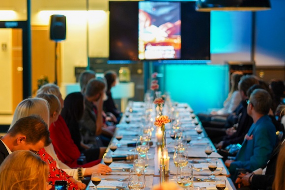 KOLACJA NESPRESSO PODCZAS 44. FPFF W GDYNI Gwiazdy, LIFESTYLE - Nespresso jest partnerem głównym 44. Festiwalu Polskich Filmów Fabularnych w Gdyni. W przeddzień zamknięcia festiwalu, przyjaciele marki i wybitni artyści filmowi mieli okazję uczestniczyć w ekskluzywnej kolacji.