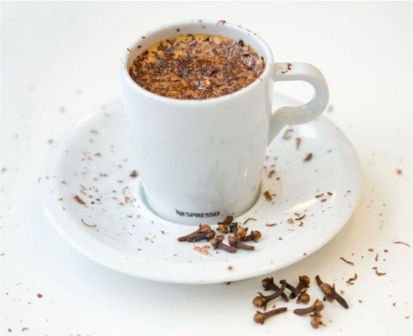 BOSKA PLUJKA W STREFIE NESPRESSO PODCZAS 44. FPFF W GDYNI 2019 Film, LIFESTYLE - Nespresso jest idealną kawą do rozmów o filmie, dlatego podczas 44. FPFF w Gdyni w Teatrze Muzycznym została przygotowana specjalna Strefa Nespresso dla gości, którzy nie wyobrażają sobie dnia bez mocnego espresso lub aromatycznego latte.