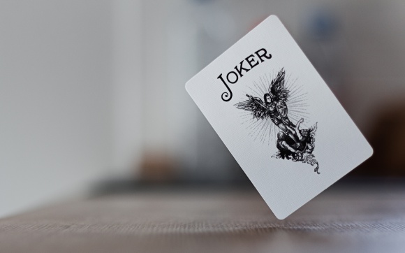Joker wygrywa w kinach, ale wciąż można go pokonać Film, LIFESTYLE - ? Joker, najbardziej znany złoczyńca uniwersum DC, skradł serca publiczności: najnowszy film o nim zarobił w miesiąc na świecie 1 mld USD. ? Rynek superbohaterów ? sprzedaż filmów, komiksów ? przynosi przychody nawet do 10 mld USD rocznie