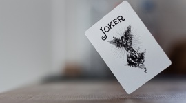 Joker wygrywa w kinach, ale wciąż można go pokonać Film, LIFESTYLE - ? Joker, najbardziej znany złoczyńca uniwersum DC, skradł serca publiczności: najnowszy film o nim zarobił w miesiąc na świecie 1 mld USD. ? Rynek superbohaterów ? sprzedaż filmów, komiksów ? przynosi przychody nawet do 10 mld USD rocznie