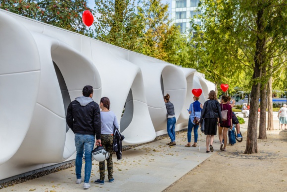 Kolor, przed którym stoisz ? nowa wystawa na placu Europejskim BIZNES, Kultura - Fundacja Sztuka w Mieście i Ghelamco prezentują nową wystawę w plenerowej galerii sztuki Art Walk.