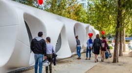 Kolor, przed którym stoisz ? nowa wystawa na placu Europejskim BIZNES, Kultura - Fundacja Sztuka w Mieście i Ghelamco prezentują nową wystawę w plenerowej galerii sztuki Art Walk.