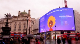 Przyszłość reklamy DOOH ? trendy i prognozy na rok 2020 BIZNES, Media i PR - Medium DOOH z każdym rokiem zyskuje na wartości. Co sprawia, że reklamodawcy coraz chętniej decydują się na rozpoczęcie kampanii na cyfrowych ekranach OOH? Komu reklama DOOH zawdzięcza swój sukces?