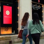 Reklama DOOH i jej wpływ na pokolenie Millenialsów