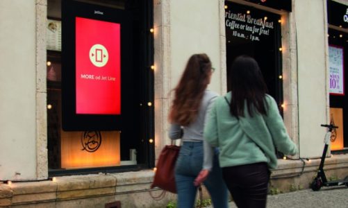Reklama DOOH i jej wpływ na pokolenie Millenialsów