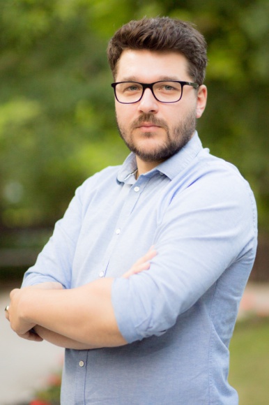 To koniec klasycznego public relations. Jak wygląda PR w dobie pandemii? BIZNES, Media i PR - ? Nie mam wątpliwości, że nagły wymóg cyfryzacji usług zmieni polskie firmy na zawsze ? komentuje Piotr Plak. ? A jeśli coś stanowi trudność dla klientów, jest również wyzwaniem dla branży PR-u i marketingu ? dodaje.