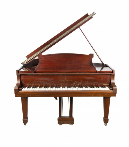 1,3 mln za fortepian Władysława Szpilmana BIZNES, Kultura - Blisko 1,3 mln zł ? tyle zapłacono za fortepian Steinway należący do jednego z najwybitniejszych polskich pianistów, Władysława Szpilmana. To równocześnie najdrożej wylicytowany instrument muzyczny na aukcji w kraju.