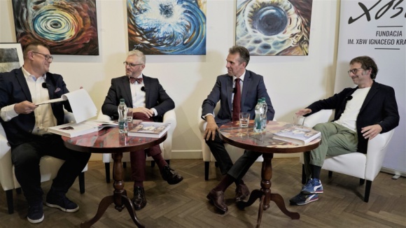 Prywatny mecenat jedynym ratunkiem zapomnianych zabytków Książka, LIFESTYLE - W Galerii Delfiny na warszawskim Powiślu odbył się wieczór autorski poświęcony albumowi ?Kaplica grobowa Łubieńskich i Sobańskich na cmentarzu w Wiskitkach? ? pięknej historii nie tylko samej kaplicy, ale też osób i rodzin, które spoczęły w niej na wieki.