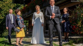 Film, - W sierpniu, w każdą sobotę stacja zaprasza widzów na cykl ?Wypad w góry w towarzystwie górskiego lekarza i górskich ratowników?, w ramach którego będą emitowane odcinki z naj-nowszych sezonów popularnych medycznych seriali: ?Górskiego lekarza? i ?Górskich ratowni-ków?.