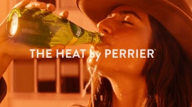  Film, - Kultowa marka naturalnej gazowanej wody mineralnej PERRIER, należąca do Nestlé Waters, powraca z globalnym spotem reklamowym ?Heat by PERRIER?, zrealizowanym w stolicy Grecji.